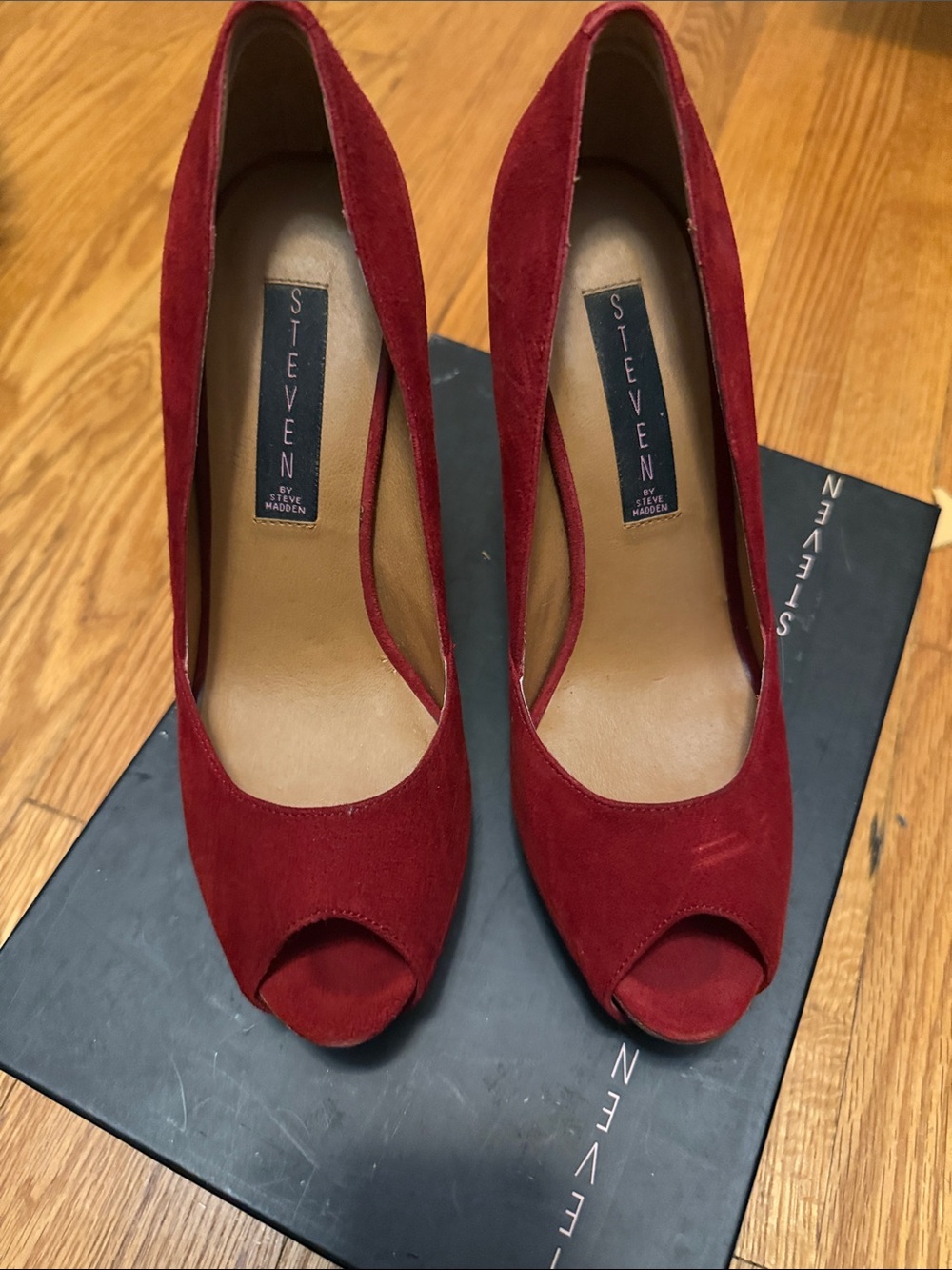 STEVE MADDEN Women's Red Suede Peep-Toe Pumps Size 7.5